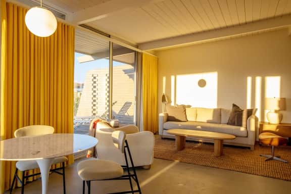 The Bungalows by Homestead Modern, Deluxe Suite - Image 2